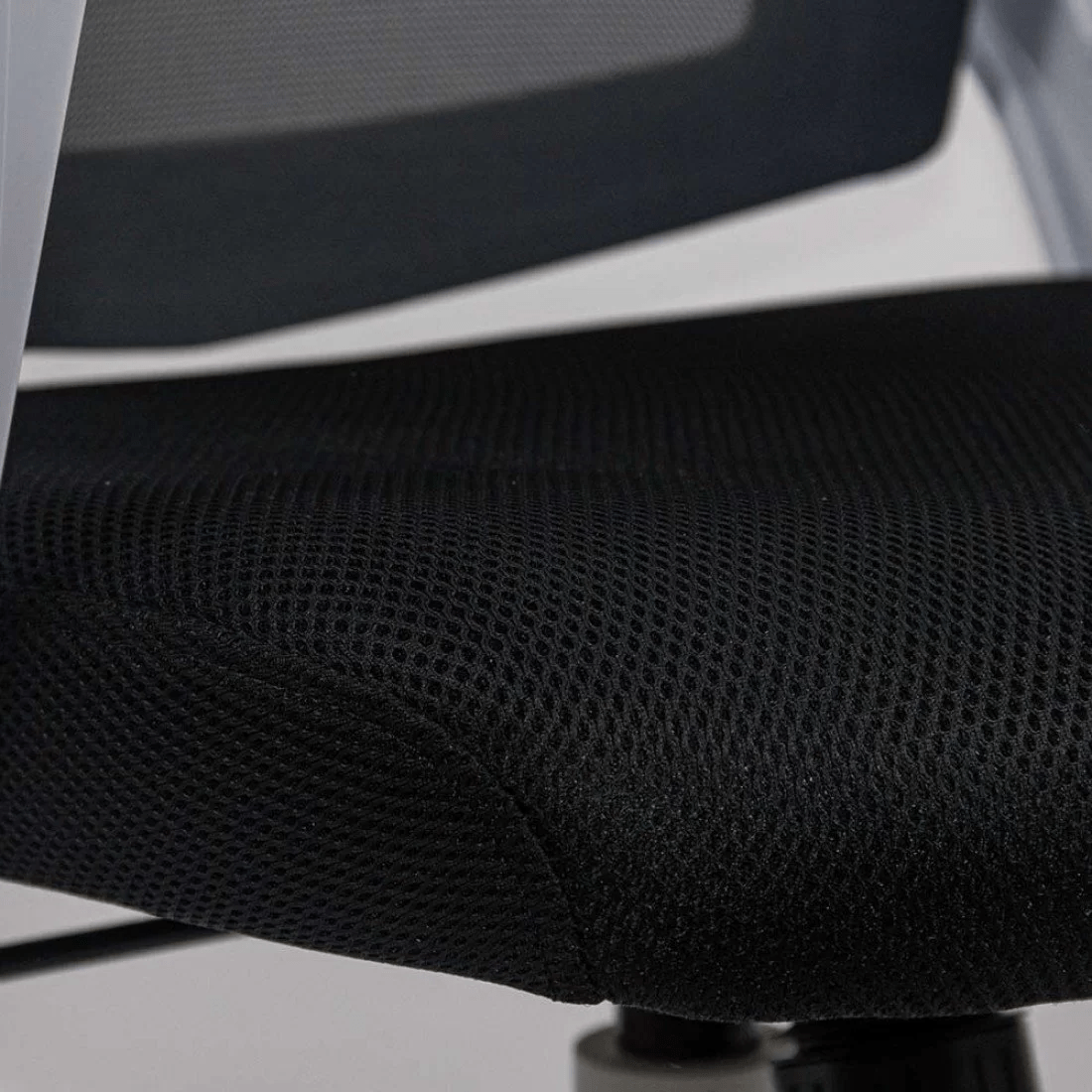 Scaun birou stofa mesh negru cadru alb roti cauciuc ajustabil OFF624 Aero  Tech Pro